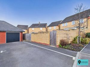 Garage & Parking - click for photo gallery